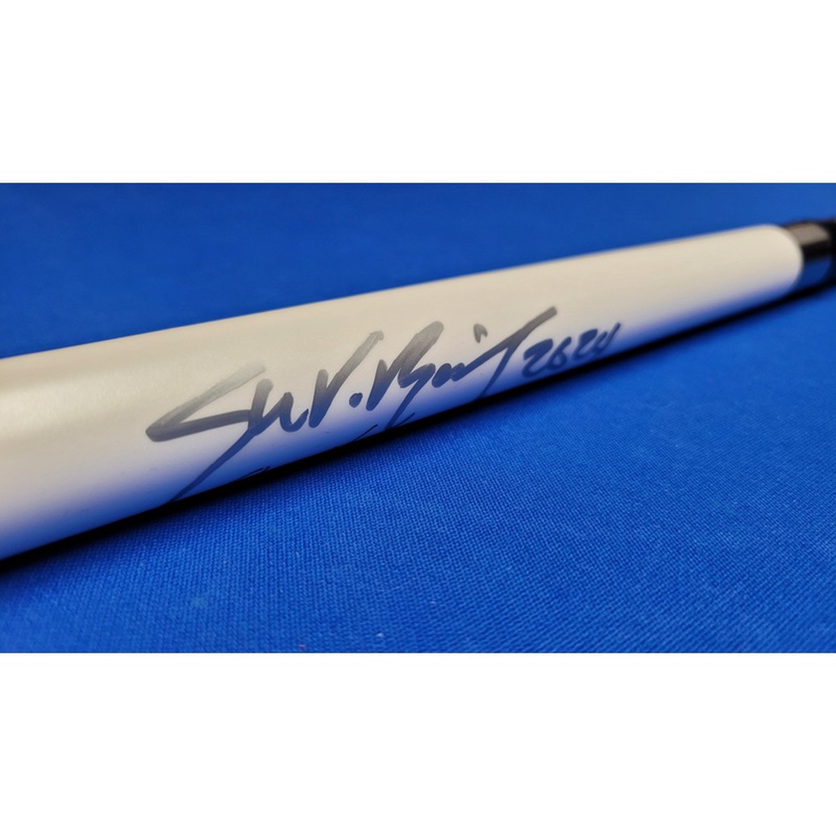 Cuetec Cynergy SVB Gen One - Pearl White Dakota Edition Cue & Case Signed by Shane Van Boening